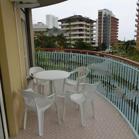 With Pool Линьяно-Саббьядоро