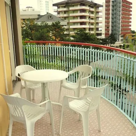 With Pool Appartement
