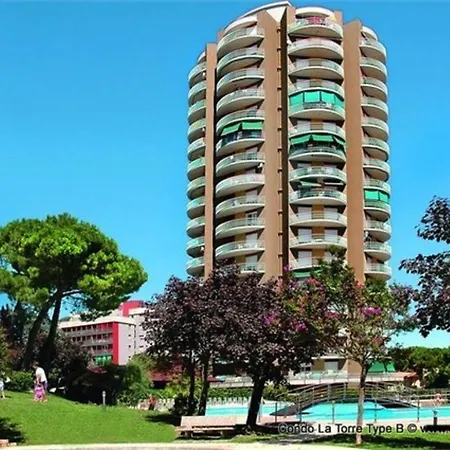 Apartman With Pool Lignano Sabbiadoro